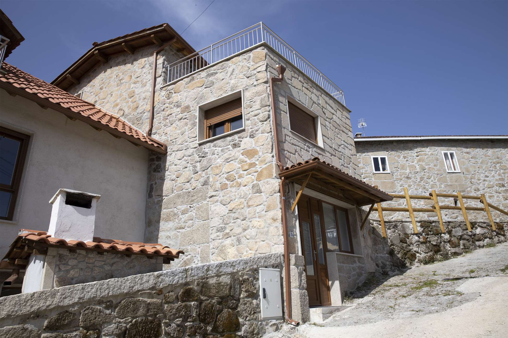 EXTERIOR_laran_